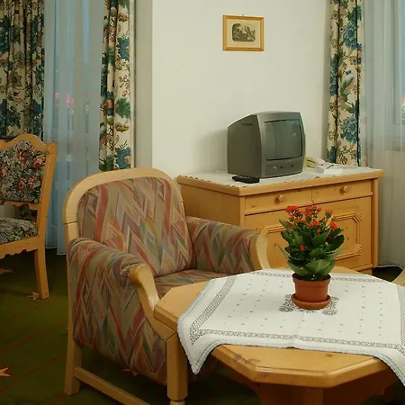 & Stern 公寓式酒店 4*